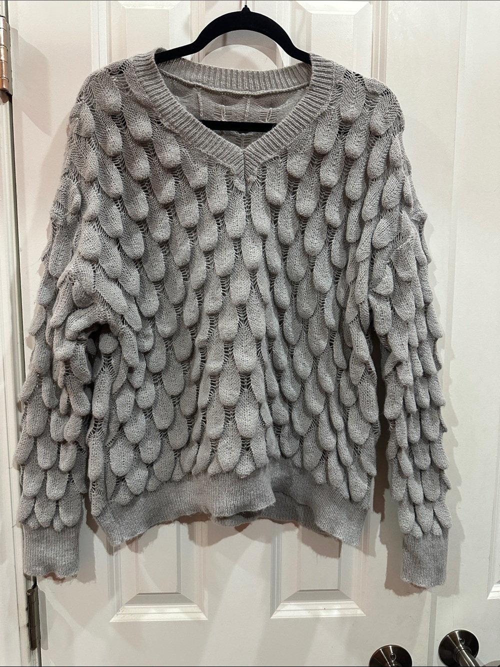 NWOT Chunky Drop-Stitch V-Neck Sweater in Light Gray size L